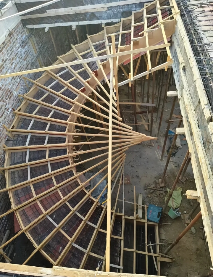 专业制作混凝土堆积悬浮弧形旋转楼梯